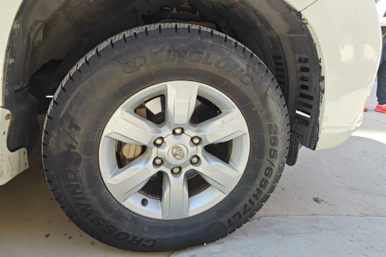 Used Toyota Prado 2015 2.7L Automatic Standard Edition Right Front Wheel Hub