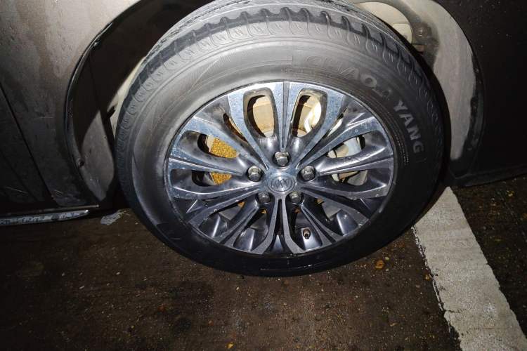 Used Buick GL8 2023 Land Executive Class Comfort Model
