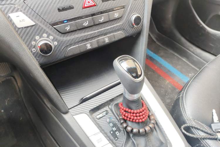 Used Hyundai Elantra (6th Generation / Lingdong) 2016 1.6L Automatic ZhiXuan – Elite Version Gear Lever