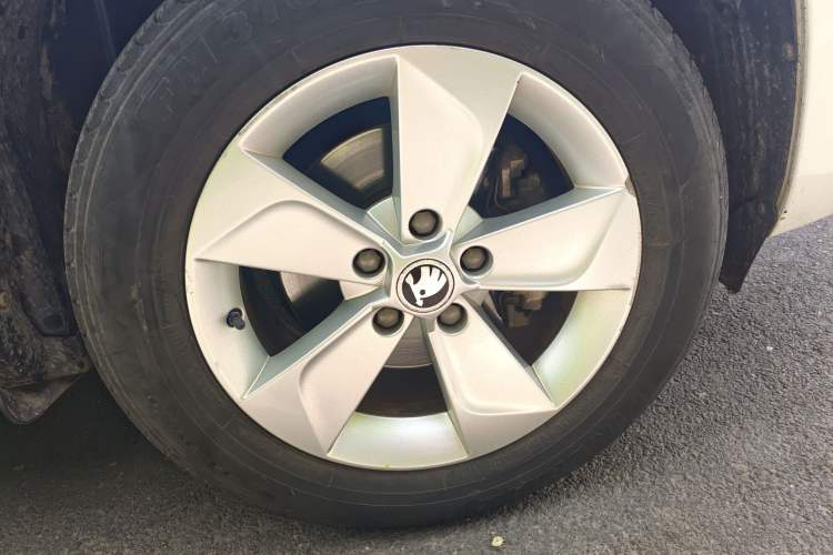 Used Skoda Yeti 2016 1.4TSI DSG Advanced Edition Right Front Wheel Hub