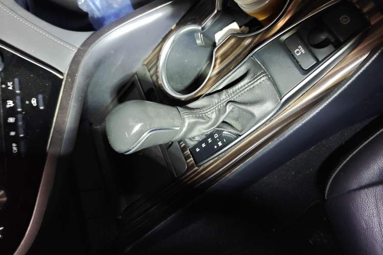 Used Toyota Camry 2019 Revised Version 2.0G Luxury Edition
