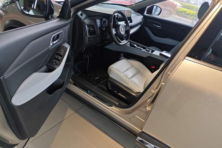 Used Nissan X-Trail 2023 e-POWER Ultra-Hybrid Dual-Motor All-Wheel-Drive Luxury Edition Driver Seat