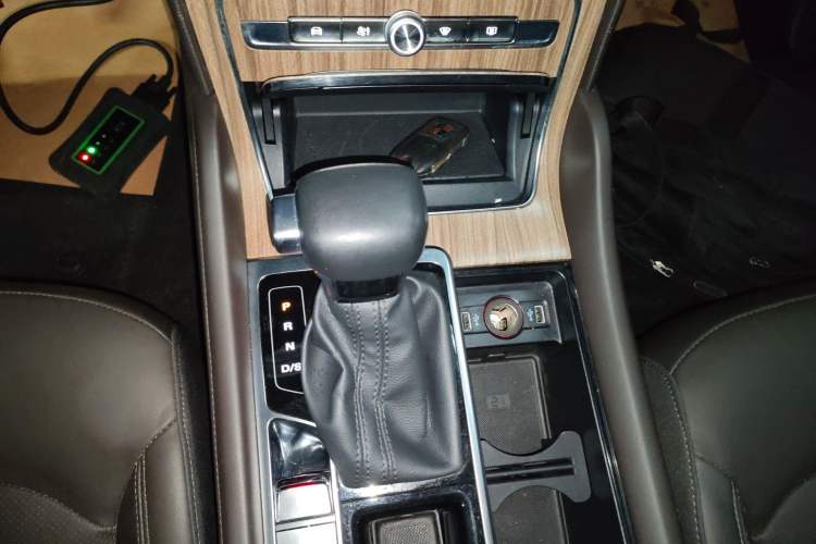 Used Roewe RX8 2018 30T Smart Connectivity Two-Wheel Drive Supreme Edition Gear Lever