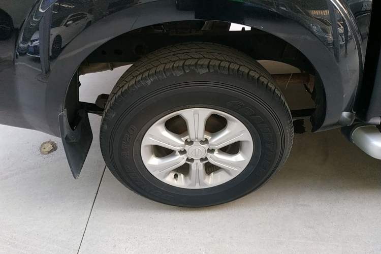 Used Nissan Navara 2017 2.5L Automatic 2WD Luxury Edition QR25
