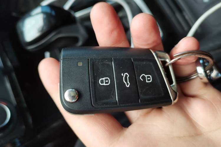 Used Volkswagen Tacqua 2021 200TSI DSG R-Line Smart Connectivity Version Vehicle Key