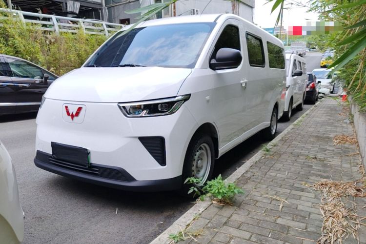 Used Wuling Yangguang 2026 Model, 330km Bus Comfort Edition