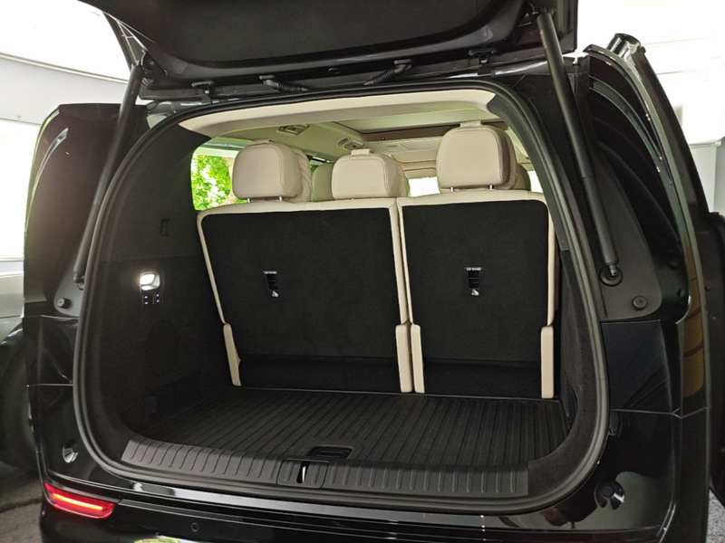 Used Li Auto MEGA 2025 Home Family Special Edition — 18