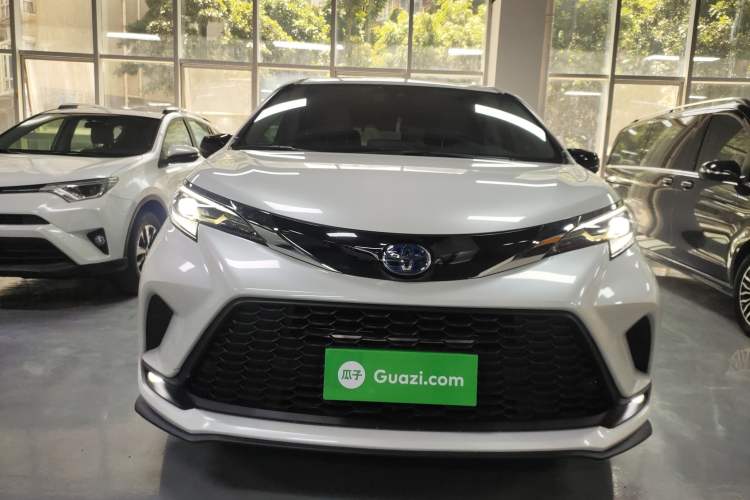 Used Toyota Granvia 2023 2.5L Hybrid Comfort Edition
