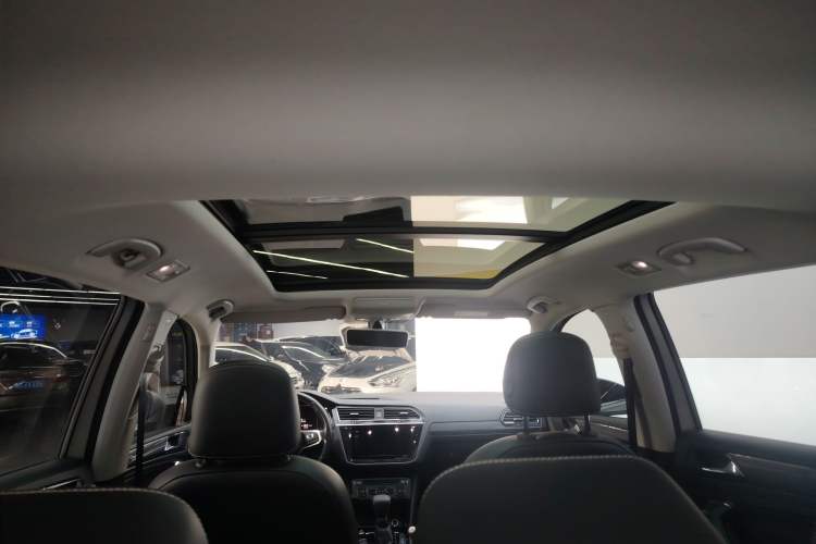 Used Volkswagen Tiguan L 2021 330TSI Automatic Two-Wheel Drive R-Line Enhanced Edition Headliner