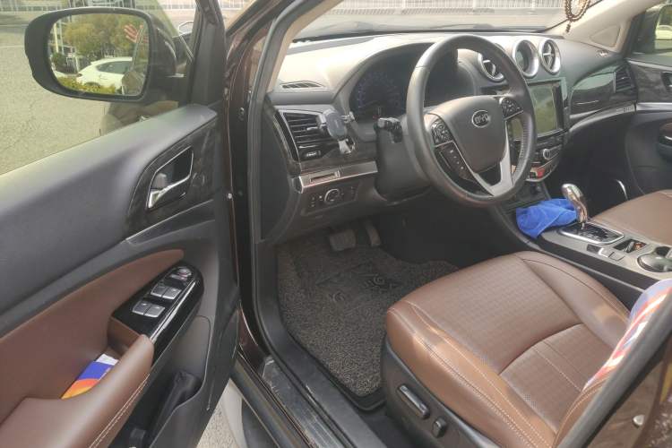 Used BYD S7 2016 2.0T Automatic Prestige Edition Driver Seat