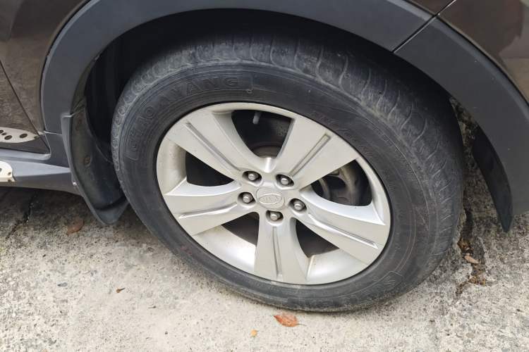 Used Kia Sportage R 2011 2.0L Automatic Two-Wheel Drive GLS Right Front Wheel Hub