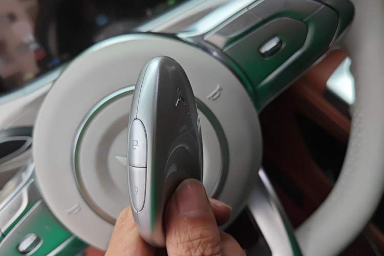 Used VOYAH FREE 2023 Four-Wheel Drive Extended-Range Model with Ultra-Long Range
