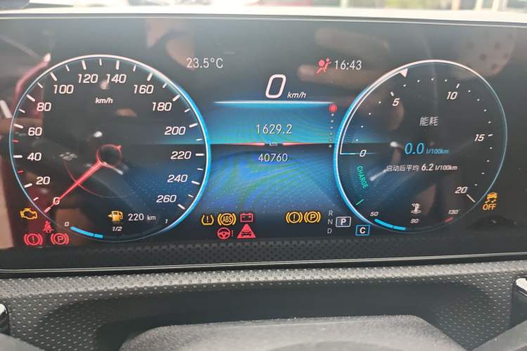 Used Mercedes-Benz A-Class 2022 Revised Version A 200 L Sport Sedan Fashionable Style Odometer Close Up