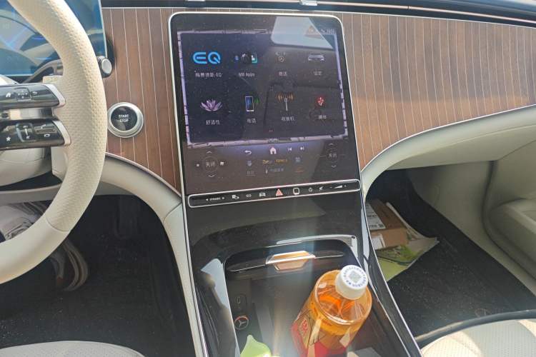 Used Mercedes-Benz EQE 2025 500 4MATIC Pioneer Edition Audio And AC Panel