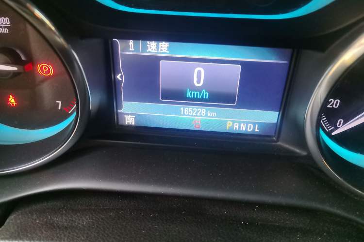 Used Buick Envision 2016 28T Four-Wheel Drive Luxury Model Odometer Close Up