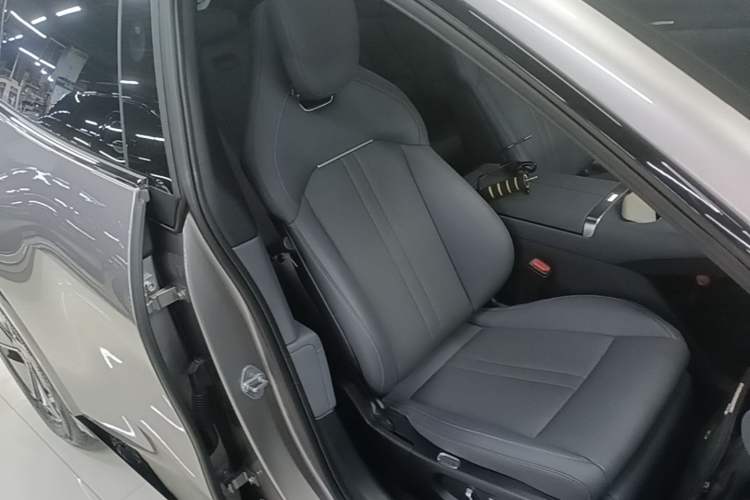 Used Xiaomi Auto YU7 2025 Ultra-Long Range All-Wheel Drive Pro Version
