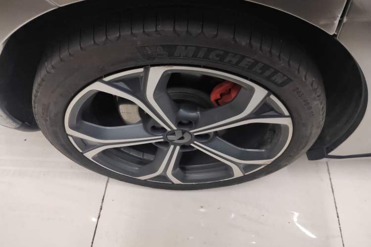 Used Nio ET5 2022 75 kWh Right Rear Wheel Hub