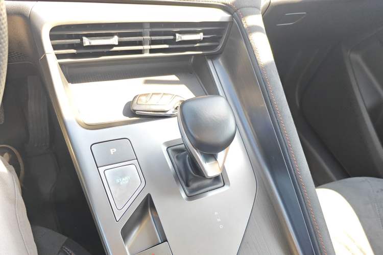 Used Roewe D5X DMH 2024 135 Tech Edition