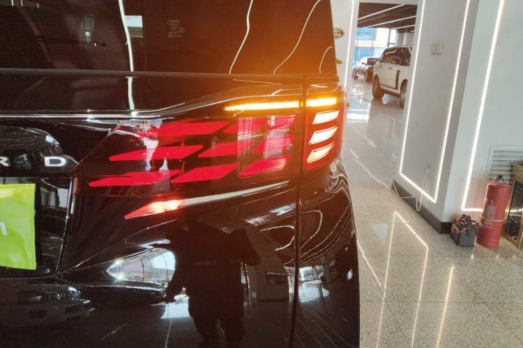 Used Toyota Alphard 2024 Dual-Engine 2.5L Deluxe Edition
