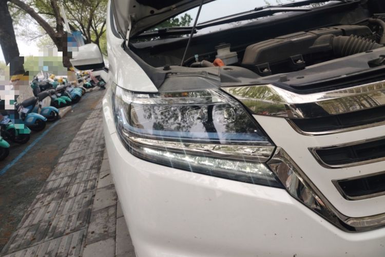 Used Honda Elysion 2019 2.0L Hybrid Luxury Edition Right Front Headlight