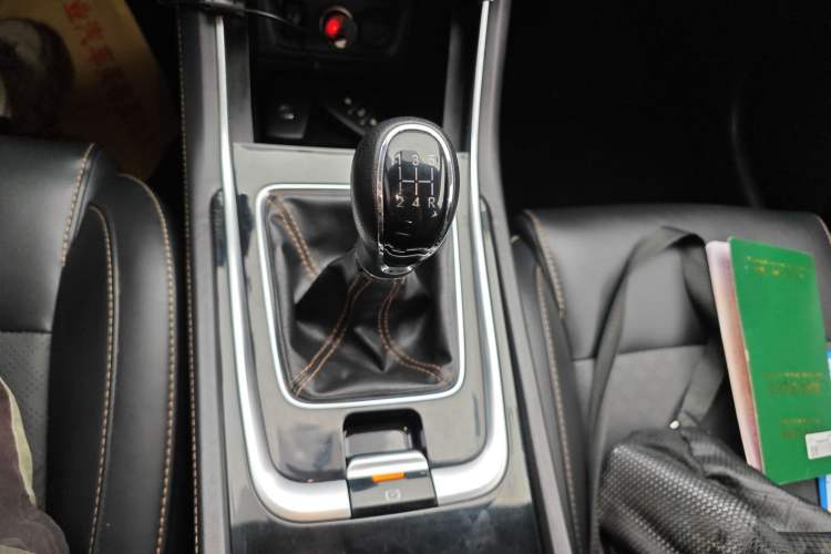 Used Changan Eado 2019 High-Energy Edition 1.6L GDI Manual Pioneer Model China VI Standard
