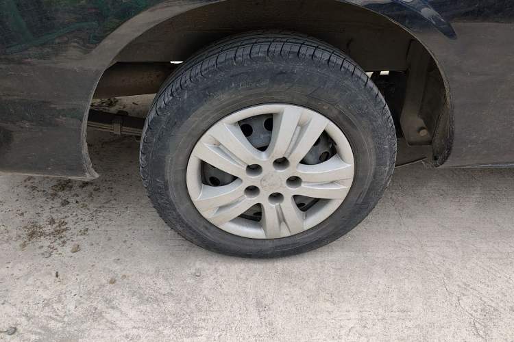 Used FORTHING Lingzhi 2024 M5L 1.5T Manual Base Model 7 Seats