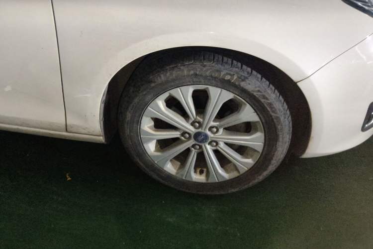 Used Ford Escort 2015 1.5L Automatic Fashion Model Right Front Wheel Hub