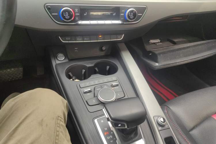 Used Audi A4L 2019 40 TFSI Fashion Edition China VI Emission Standard