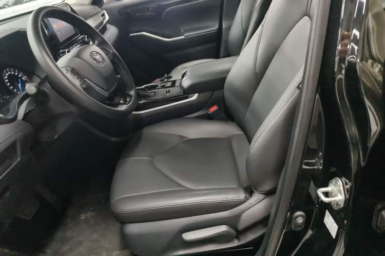 Used Toyota Highlander 2023 2.5L Smart Electric Hybrid Dual-Engine 4x4 Elite Edition 7 Seats Left Front Seat