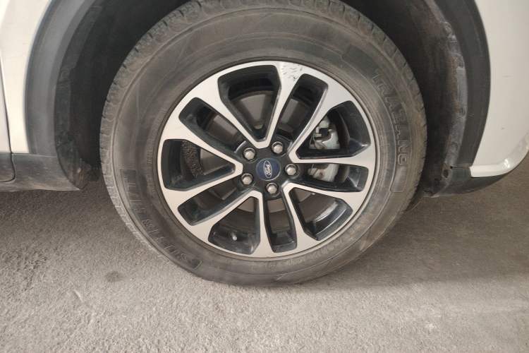 Used Ford Escape 2020 EcoBoost 245 Two-Wheel-Drive Comfort Edition Right Front Wheel Hub