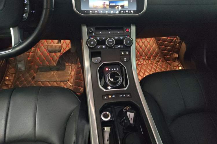 Used Land Rover Range Evoque 2018 240 PS SE Smart Brilliance Edition Gear Lever