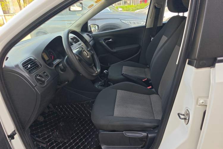 Used Volkswagen Polo 2016 1.4L Manual Fashion Model
