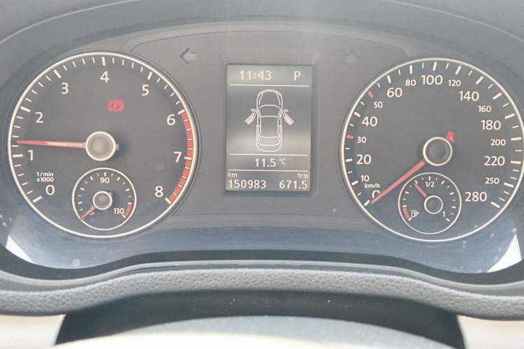 Used Volkswagen Passat 2015 1.8TSI DSG Prestige Edition Odometer Close Up