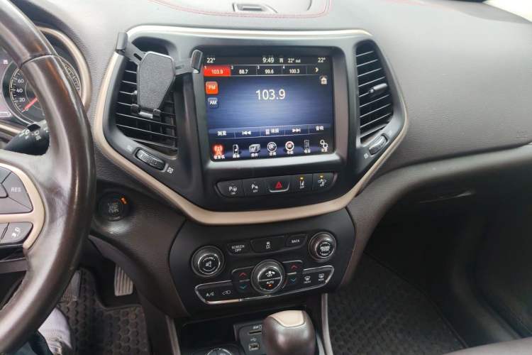 Used Jeep Cherokee 2014 3.2L High-Performance Version