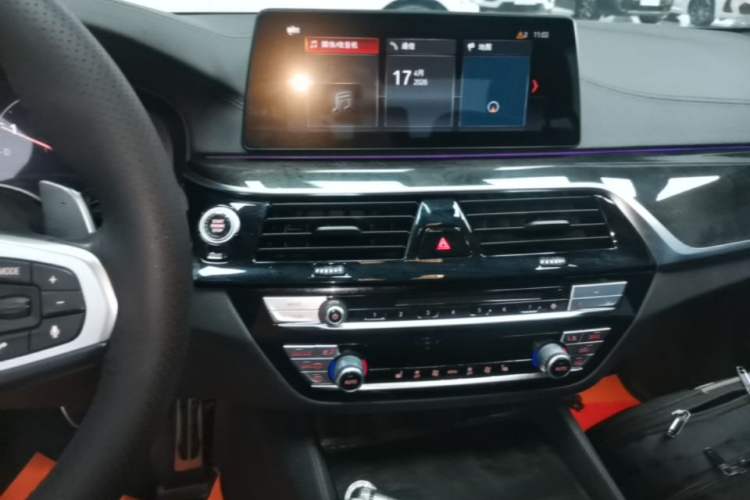 Used BMW 5 Series 2019 Facelifted 530Li Leading Edition M Sport Package Audio And AC Panel