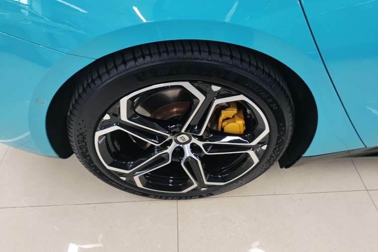 Used Xiaomi Auto SU7 2024 Four-Wheel Drive Ultra-Long Range Advanced Intelligent Driving Max Edition