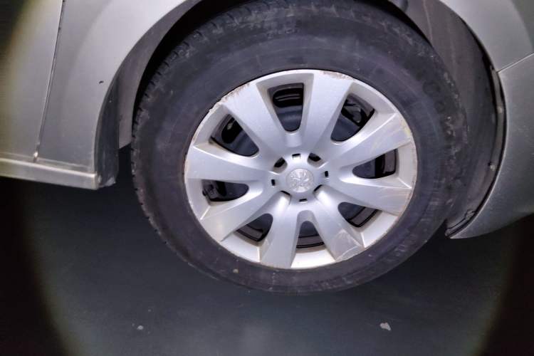 Used Peugeot 301 2014 1.6L Manual Comfort Edition Right Front Wheel Hub