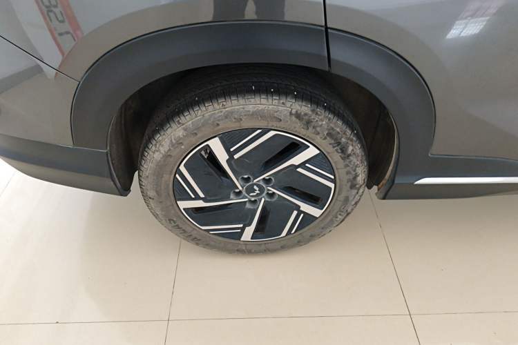 Used Wuling Xingguang S 2024 130 km Flagship Version Right Rear Wheel Hub