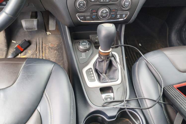 Used Jeep Cherokee 2016 2.4L Professional Smart Version Gear Lever