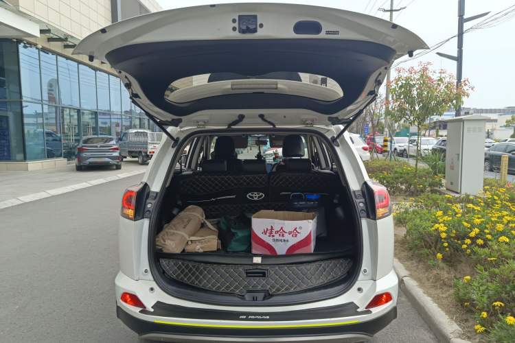 Used Toyota RAV4 2016 2.0L CVT Two-Wheel Drive Urban Edition China V Standard
