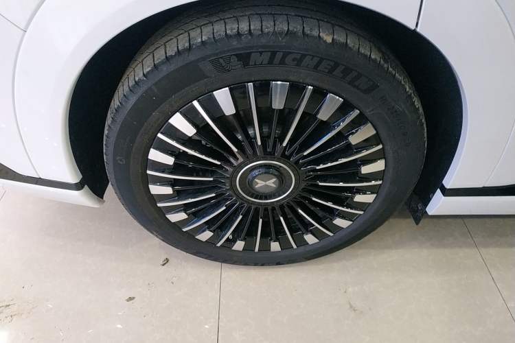 Used XPeng X9 2025 740 Ultra-Long Range Max Exterior 5