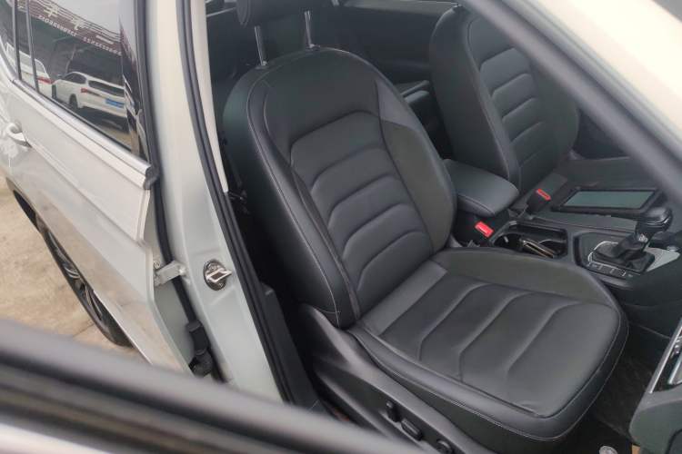 Used Volkswagen Tiguan L 2021 280TSI Automatic Two-Wheel Drive Smart Edition Right Front Seat