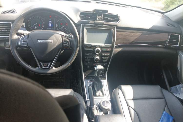 Used Haval H2 2016 Red Label 1.5T Automatic Two-Wheel Drive Elite Model Center Console