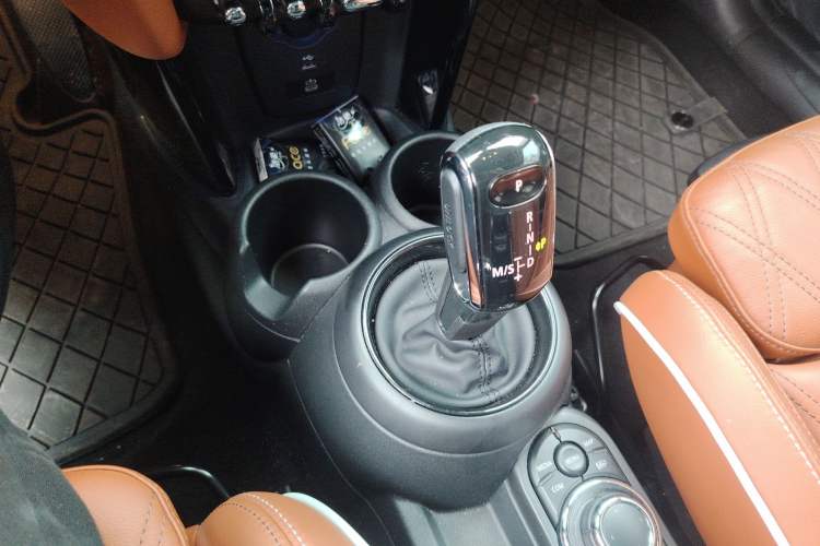 Used MINI MINI 2022 Updated 1.5T COOPER Artist