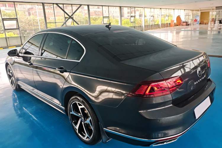 Used Volkswagen Magotan 2023 2 Million Units Commemorative Edition 330TSI DSG Luxury Version Exterior 2