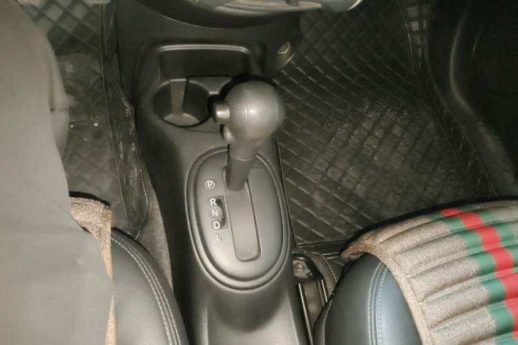 Used Nissan Sunny 2014 1.5XE CVT Comfort Edition Gear Lever
