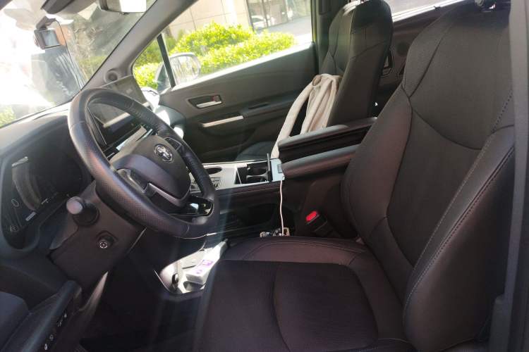 Used Toyota SIENNA 2021 2.5L Hybrid Platinum Edition Left Front Seat