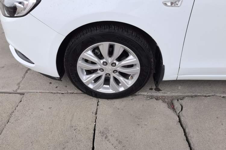 Used Buick GT 2021 Revised Version Flagship 1.5L Automatic Elite Edition Left Front Wheel Hub