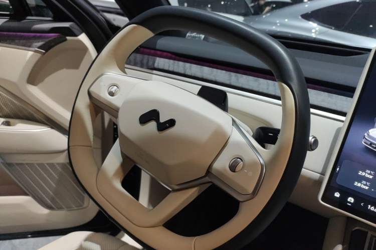 Used ONVO Luxeed L90 2025 Model—Ultra Six-Seater Version
