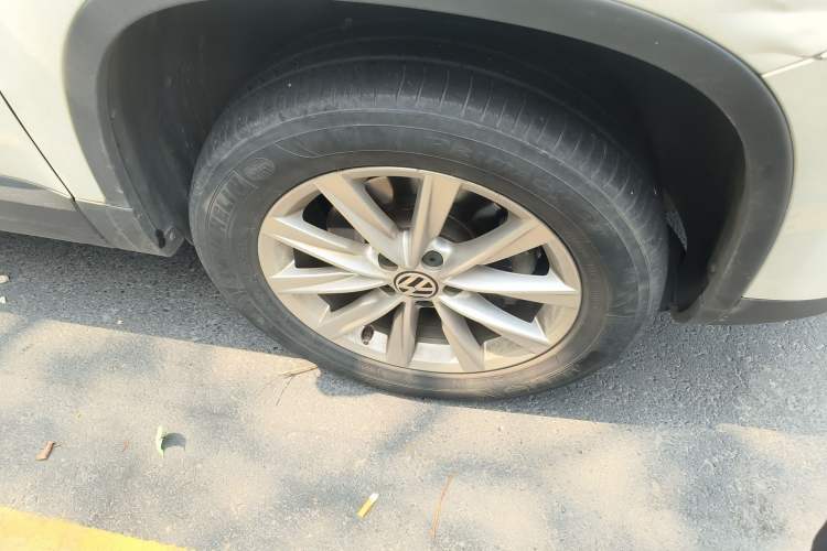 Used Volkswagen Tiguan 2015 1.8TSI Automatic Two-Wheel Drive Comfort Edition Right Front Wheel Hub